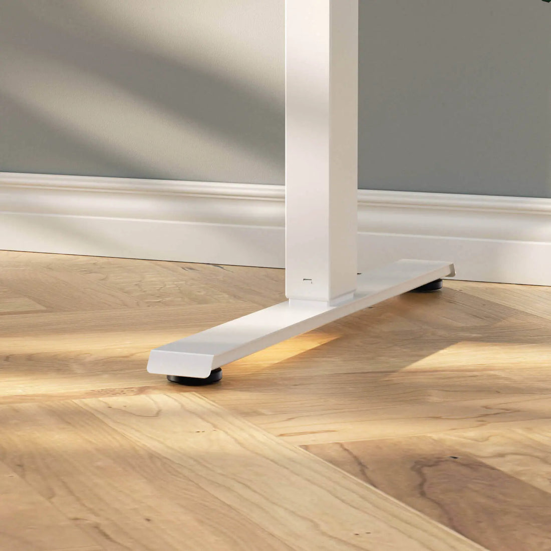 Standing-Desk-vs.-Sit-Stand-Converters-Stability-Ergonomics-and-Real-World-Costs Vvenace